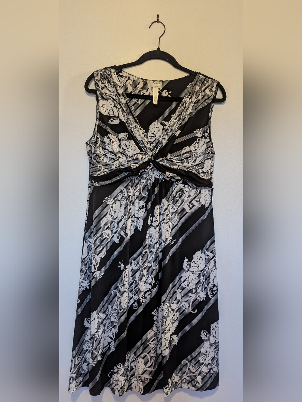 Soma Jersey Knit Black and White Floral Stripe Twist Front Dress sz L